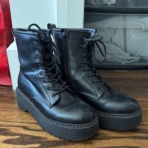 Steve Madden Black Platform Combat Boots (BETTYY)